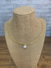 Load image into Gallery viewer, Genuine Pearl wire necklace
